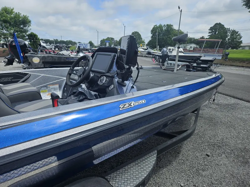 Slide: The Image of Skeeter ZX250 2018 - 16