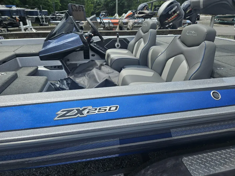 Slide: The Image of Skeeter ZX250 2018 - 5