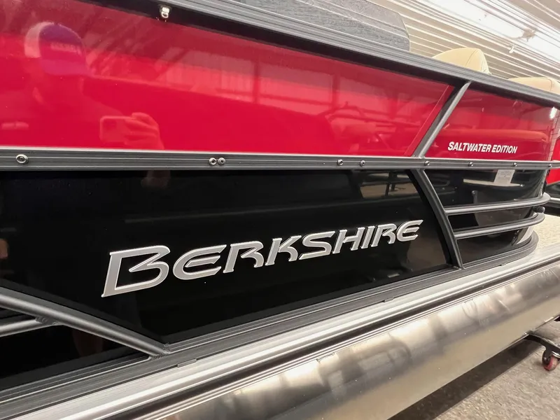 Slide: The Image of Berkshire 24E CTS 3.0 Tritoon 2026 - 12