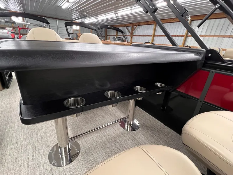 Slide: The Image of Berkshire 24E CTS 3.0 Tritoon 2026 - 14