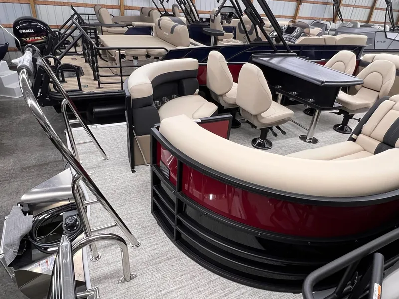 Slide: The Image of Berkshire 24E CTS 3.0 Tritoon 2026 - 15