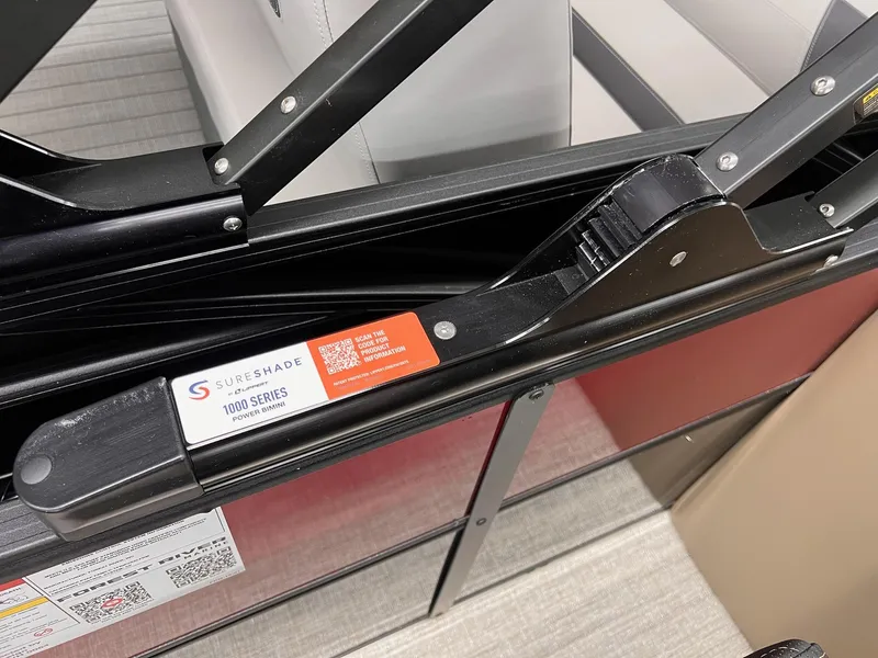 Slide: The Image of Berkshire 24E CTS 3.0 Tritoon 2026 - 20