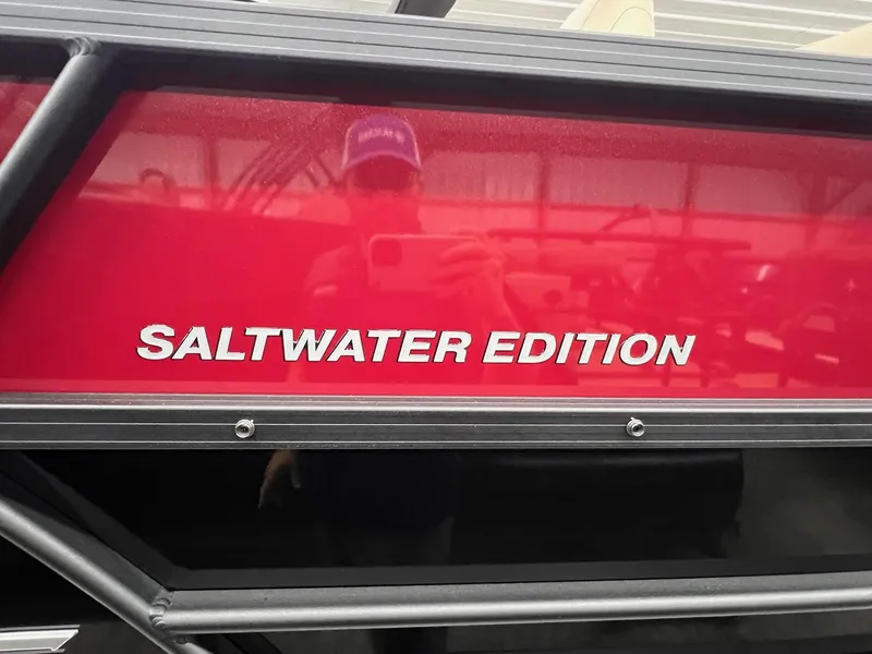 Slide: The Image of Berkshire 24E CTS 3.0 Tritoon 2026 - 21