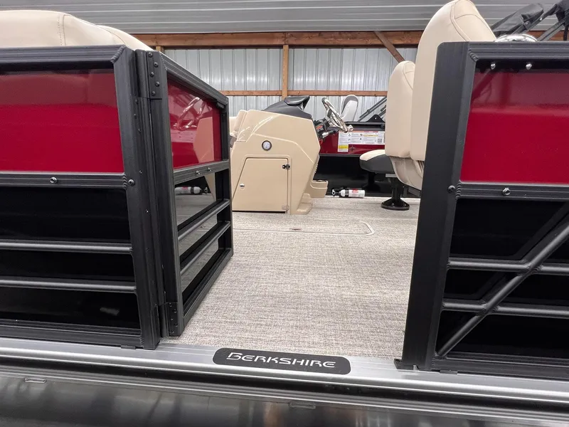 Slide: The Image of Berkshire 24E CTS 3.0 Tritoon 2026 - 22