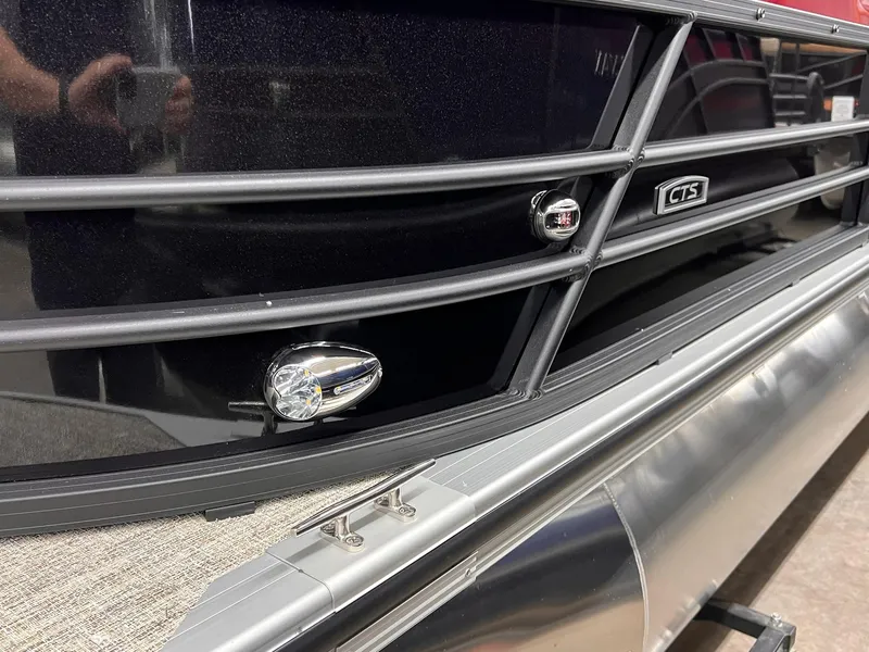 Slide: The Image of Berkshire 24E CTS 3.0 Tritoon 2026 - 23