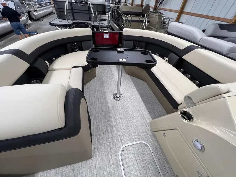 Slide: The Image of Berkshire 24E CTS 3.0 Tritoon 2026 - 26