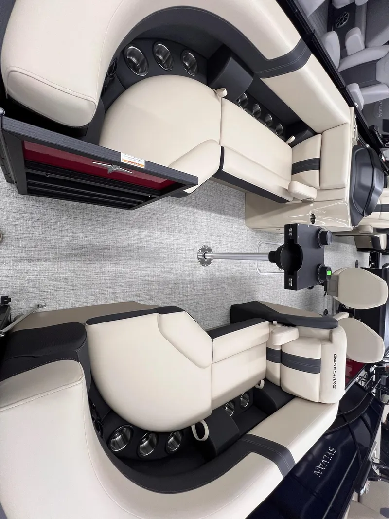 Slide: The Image of Berkshire 24E CTS 3.0 Tritoon 2026 - 3