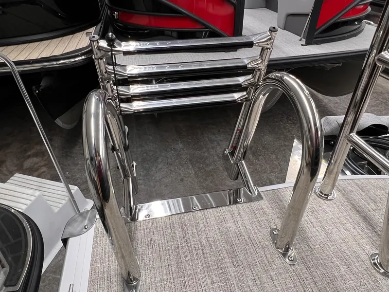 Slide: The Image of Berkshire 24E CTS 3.0 Tritoon 2026 - 31