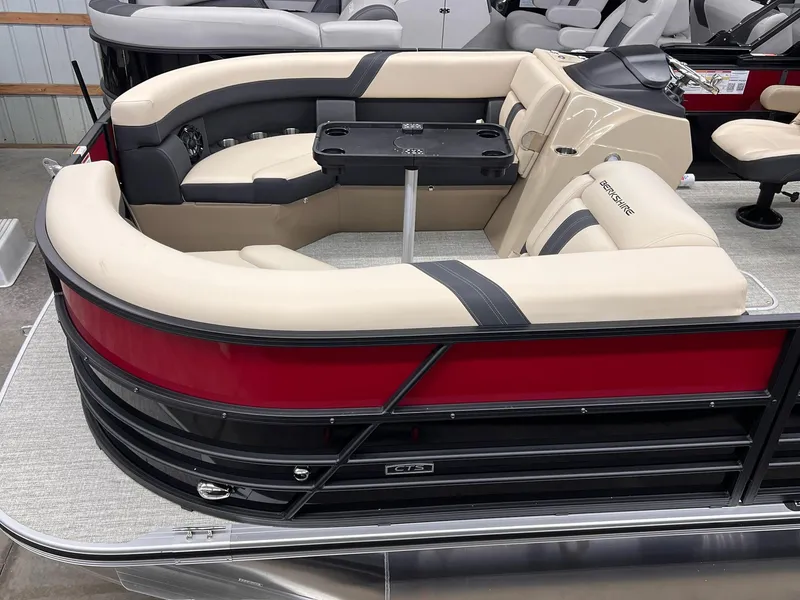 Slide: The Image of Berkshire 24E CTS 3.0 Tritoon 2026 - 32