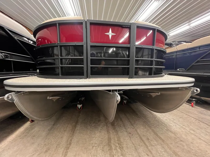 Slide: The Image of Berkshire 24E CTS 3.0 Tritoon 2026 - 38