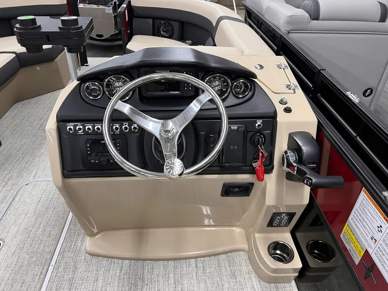 Slide: The Image of Berkshire 24E CTS 3.0 Tritoon 2026 - 39