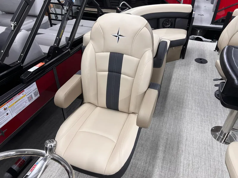 Slide: The Image of Berkshire 24E CTS 3.0 Tritoon 2026 - 41