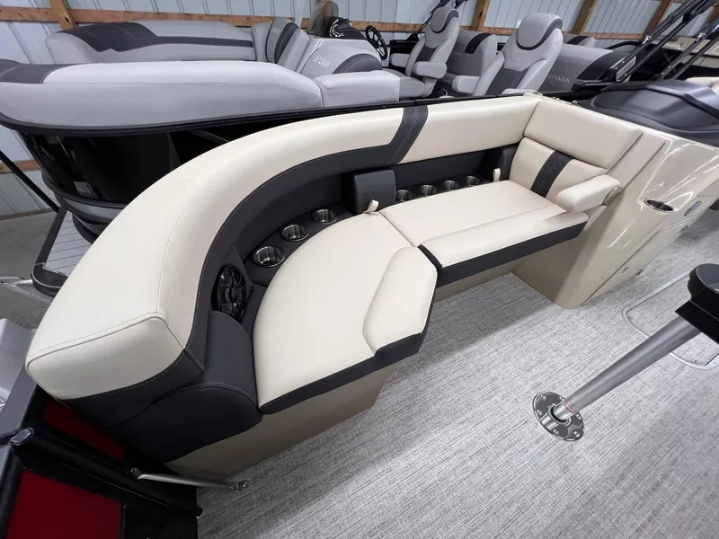 Slide: The Image of Berkshire 24E CTS 3.0 Tritoon 2026 - 7