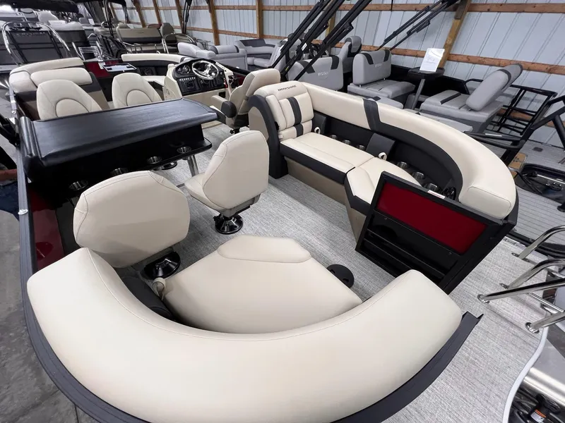 Slide: The Image of Berkshire 24E CTS 3.0 Tritoon 2026 - 8