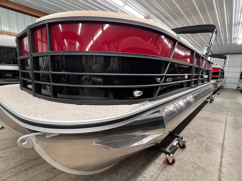 Slide: The Image of Berkshire 24E CTS 3.0 Tritoon 2026 - 9