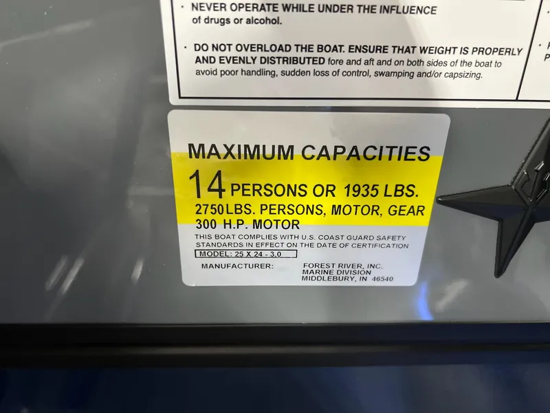 Slide: The Image of Berkshire 24E CTS 3.0 Tritoon 2026 - 15