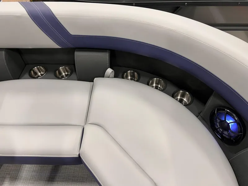 Slide: The Image of Berkshire 24E CTS 3.0 Tritoon 2026 - 17