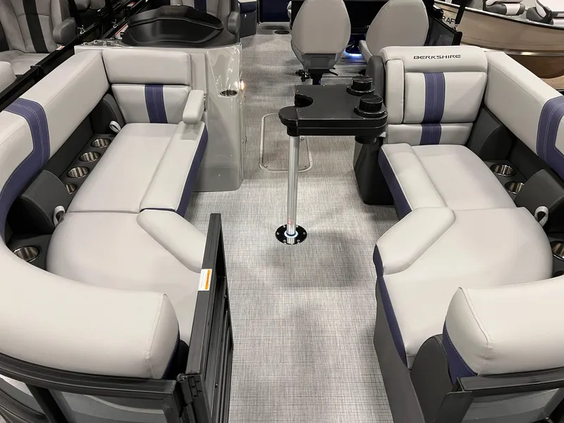 Slide: The Image of Berkshire 24E CTS 3.0 Tritoon 2026 - 20