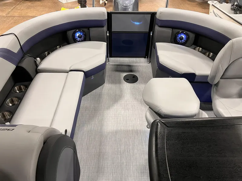 Slide: The Image of Berkshire 24E CTS 3.0 Tritoon 2026 - 4