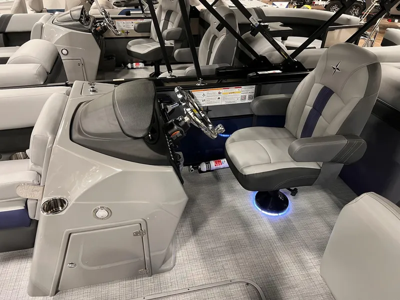 Slide: The Image of Berkshire 24E CTS 3.0 Tritoon 2026 - 5