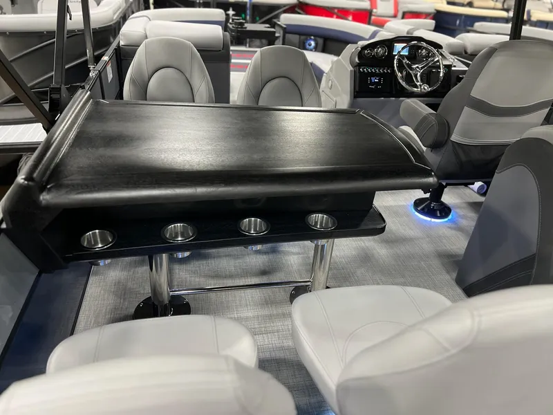 Slide: The Image of Berkshire 24E CTS 3.0 Tritoon 2026 - 6