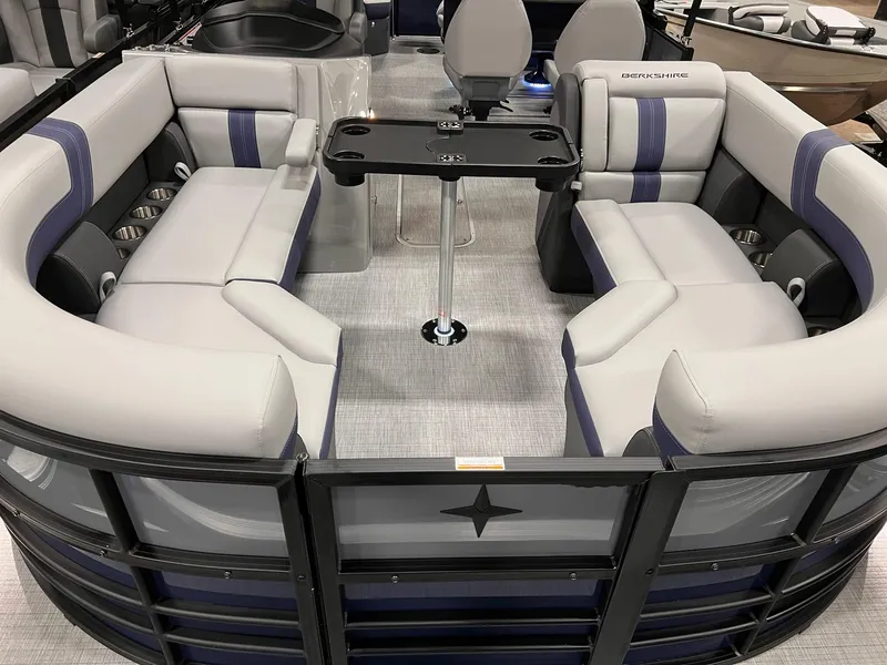 Slide: The Image of Berkshire 24E CTS 3.0 Tritoon 2026 - 7