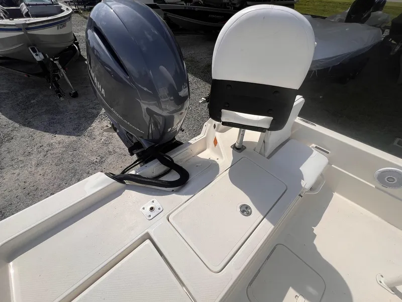 Slide: The Image of Skeeter SX210 2021 - 21