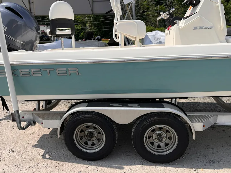 Slide: The Image of Skeeter SX210 2021 - 23