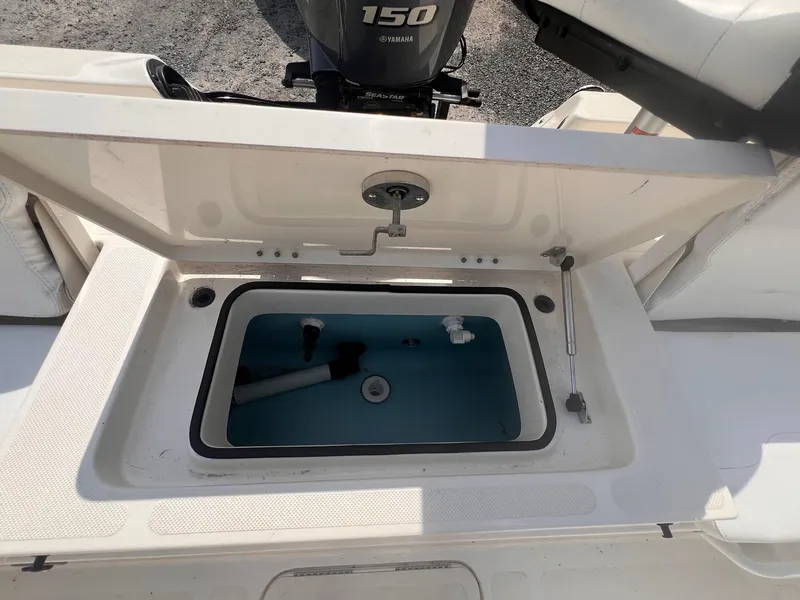 Slide: The Image of Skeeter SX210 2021 - 27