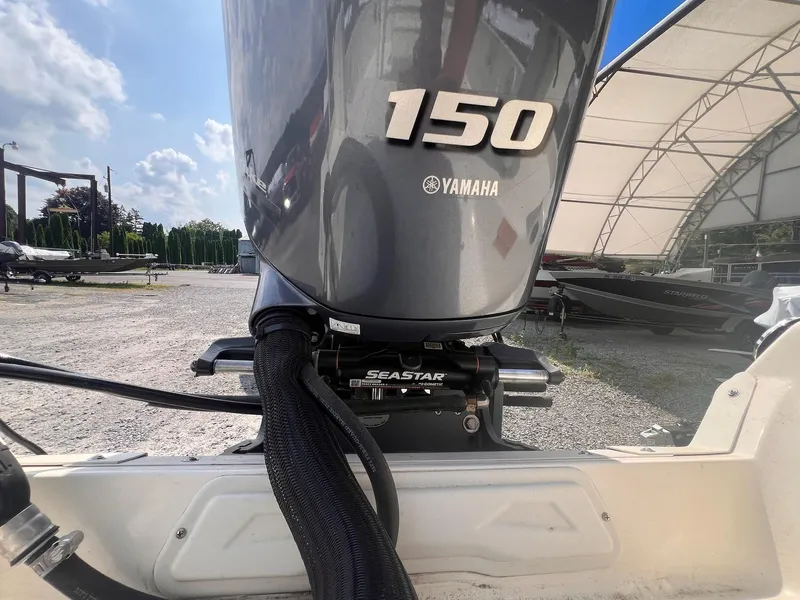 Slide: The Image of Skeeter SX210 2021 - 3