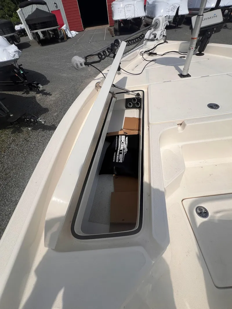 Slide: The Image of Skeeter SX210 2021 - 31