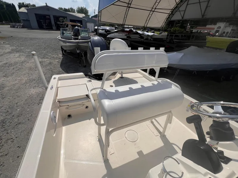 Slide: The Image of Skeeter SX210 2021 - 37