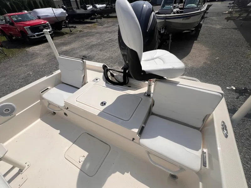 Slide: The Image of Skeeter SX210 2021 - 7