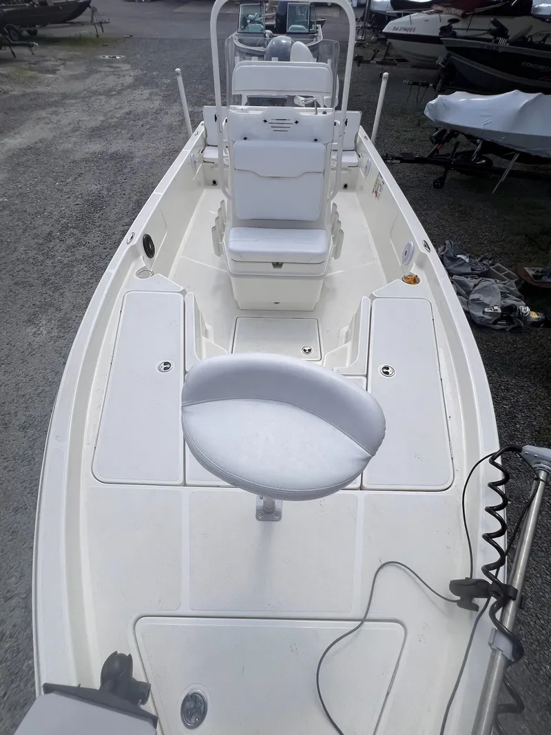 Slide: The Image of Skeeter SX210 2021 - 8