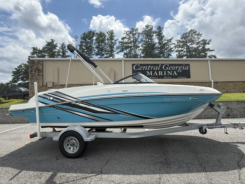 Slide: The Image of Bayliner VR5 Bowrider - Outboard 2022 - 1