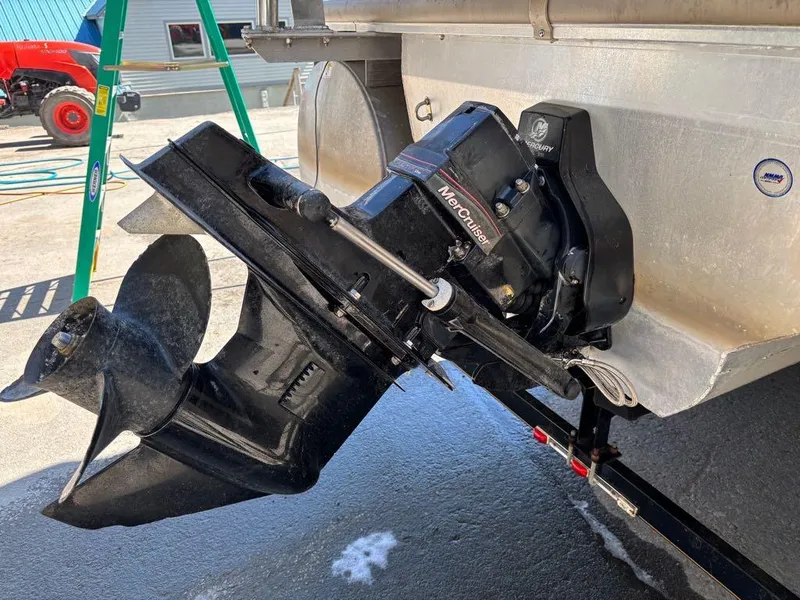 Slide: The Image of Sun Tracker 22 Party Barge 2005 - 10