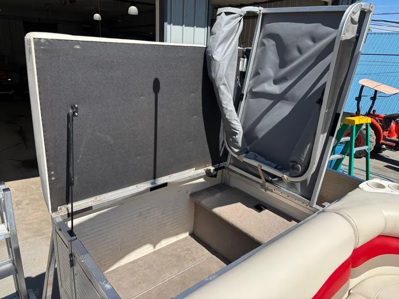 Slide: The Image of Sun Tracker 22 Party Barge 2005 - 11