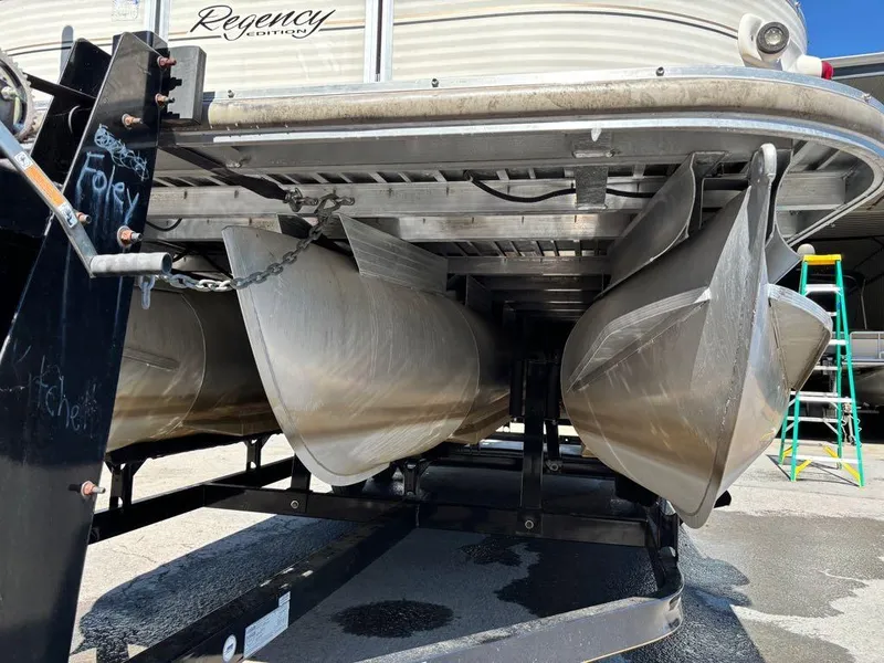 Slide: The Image of Sun Tracker 22 Party Barge 2005 - 12