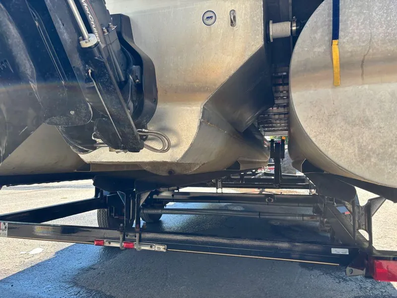 Slide: The Image of Sun Tracker 22 Party Barge 2005 - 16