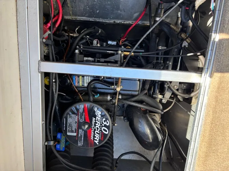 Slide: The Image of Sun Tracker 22 Party Barge 2005 - 17