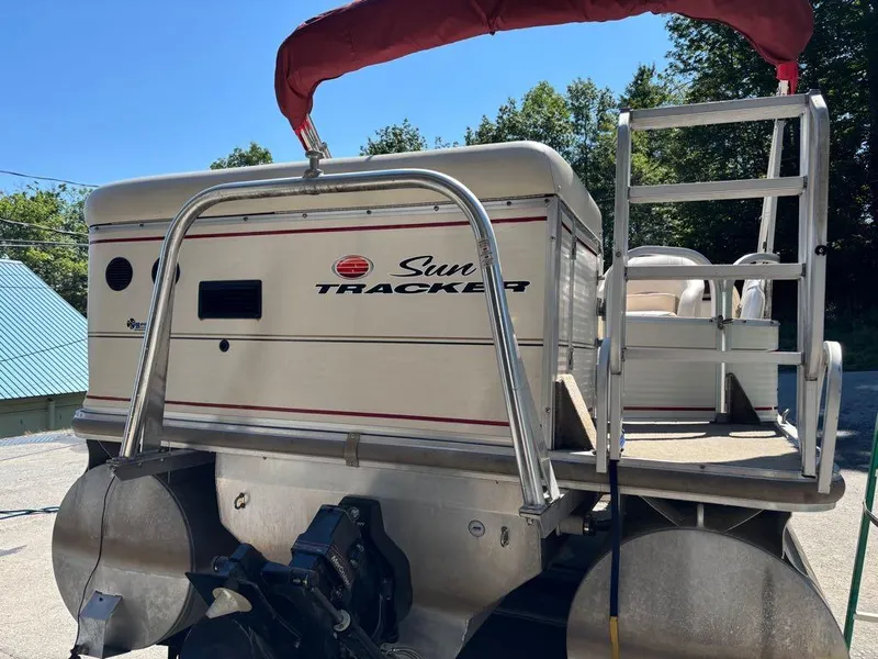 Slide: The Image of Sun Tracker 22 Party Barge 2005 - 5