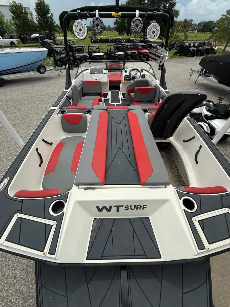 Slide: The Image of Heyday Wake Boats WTSurf 2018 - 10