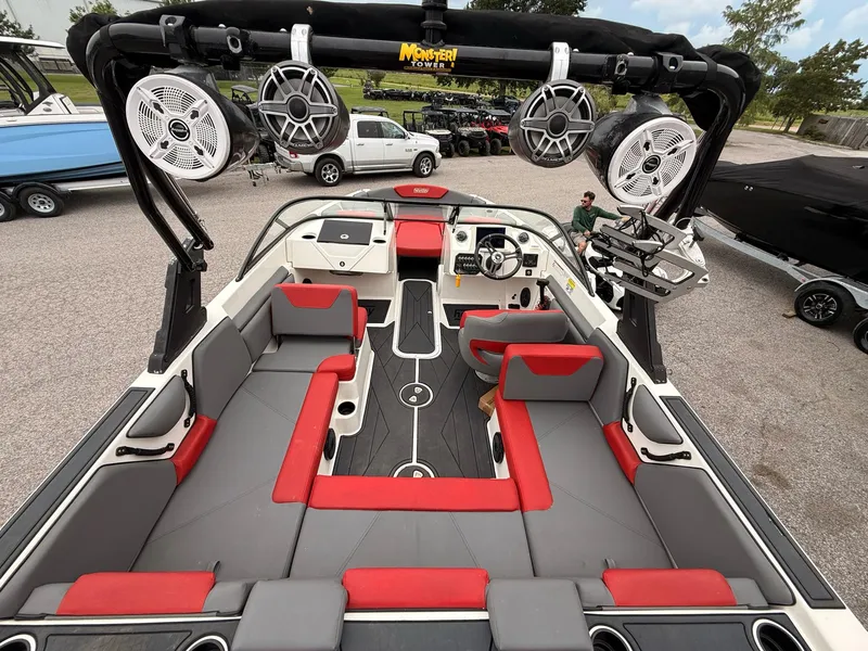 Slide: The Image of Heyday Wake Boats WTSurf 2018 - 14