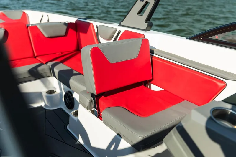 Slide: The Image of Heyday Wake Boats WTSurf 2018 - 32