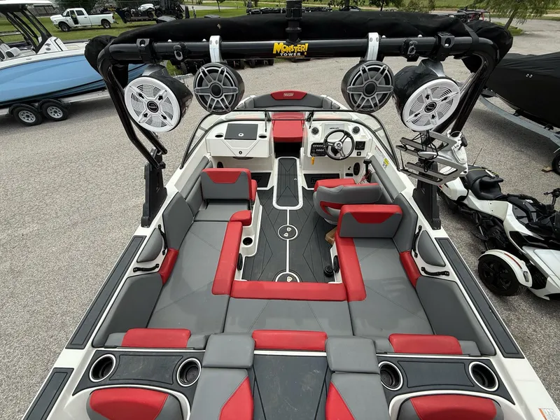 Slide: The Image of Heyday Wake Boats WTSurf 2018 - 9