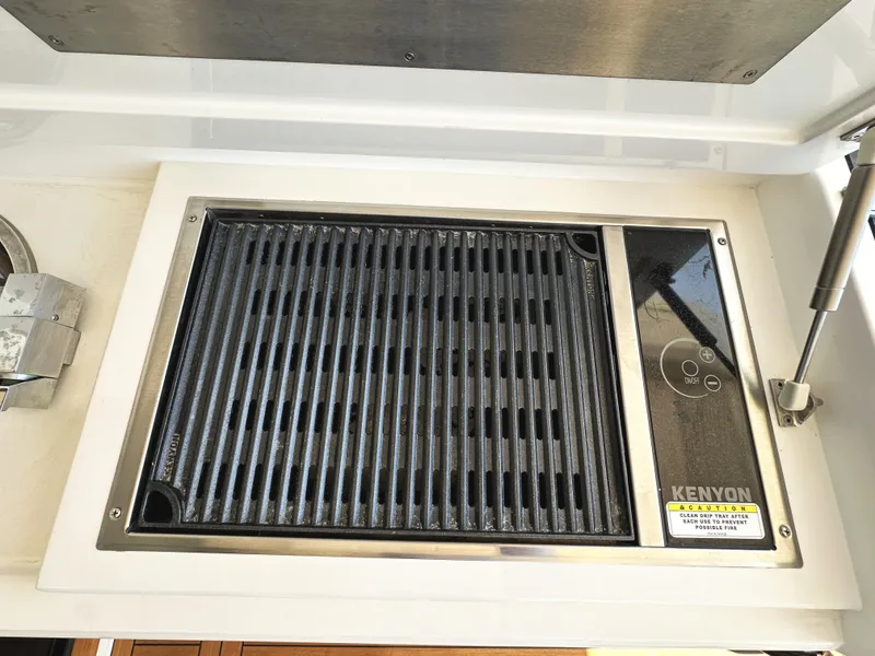 Slide: The Image of Built-in Kenyon grill on 2019 Sunseeker Predator 57 yacht. - 17