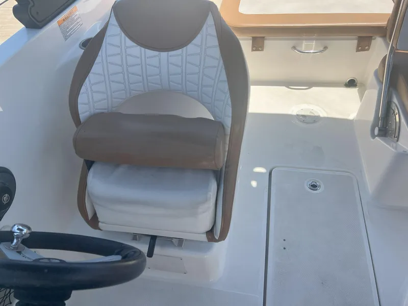 Slide: The Image of Bayliner VR6 Bowrider OB 2021 - 12