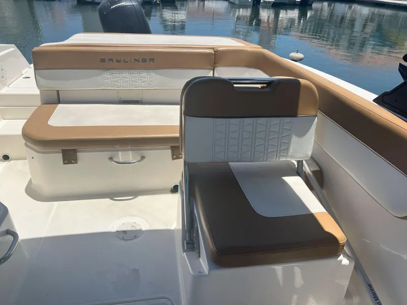 Slide: The Image of Bayliner VR6 Bowrider OB 2021 - 13