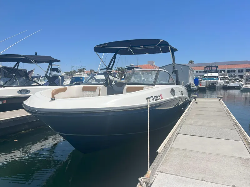 Slide: The Image of Bayliner VR6 Bowrider OB 2021 - 2
