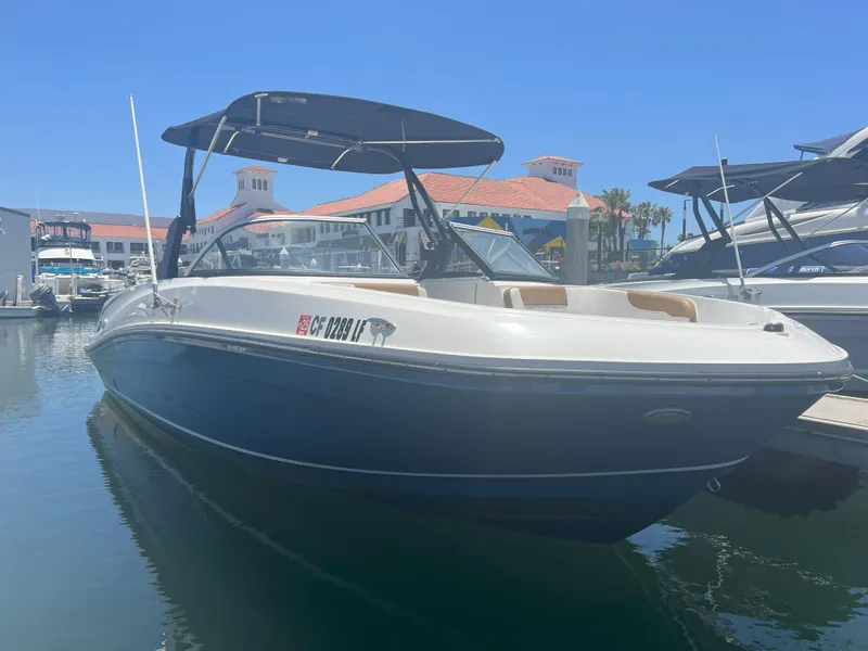 Slide: The Image of Bayliner VR6 Bowrider OB 2021 - 3